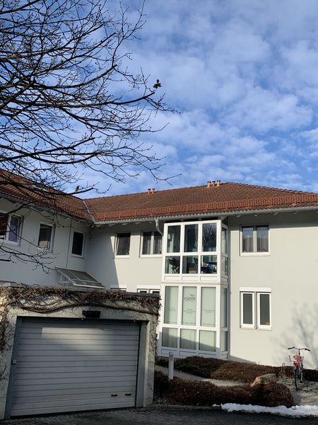 Möblierte 60qm EG-2ZiWg,Überdachte Terrasse,eigener Garten,TG-Stellpl.
